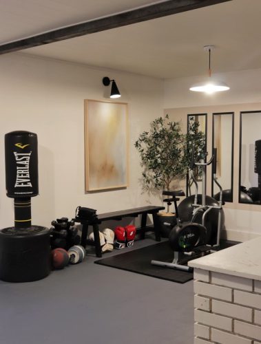 budgetvriendelijke fitnessruimte in huis kelder