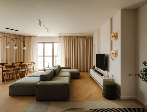 Dit appartement van 120m2 is ingericht met een modern hotelchique interieur