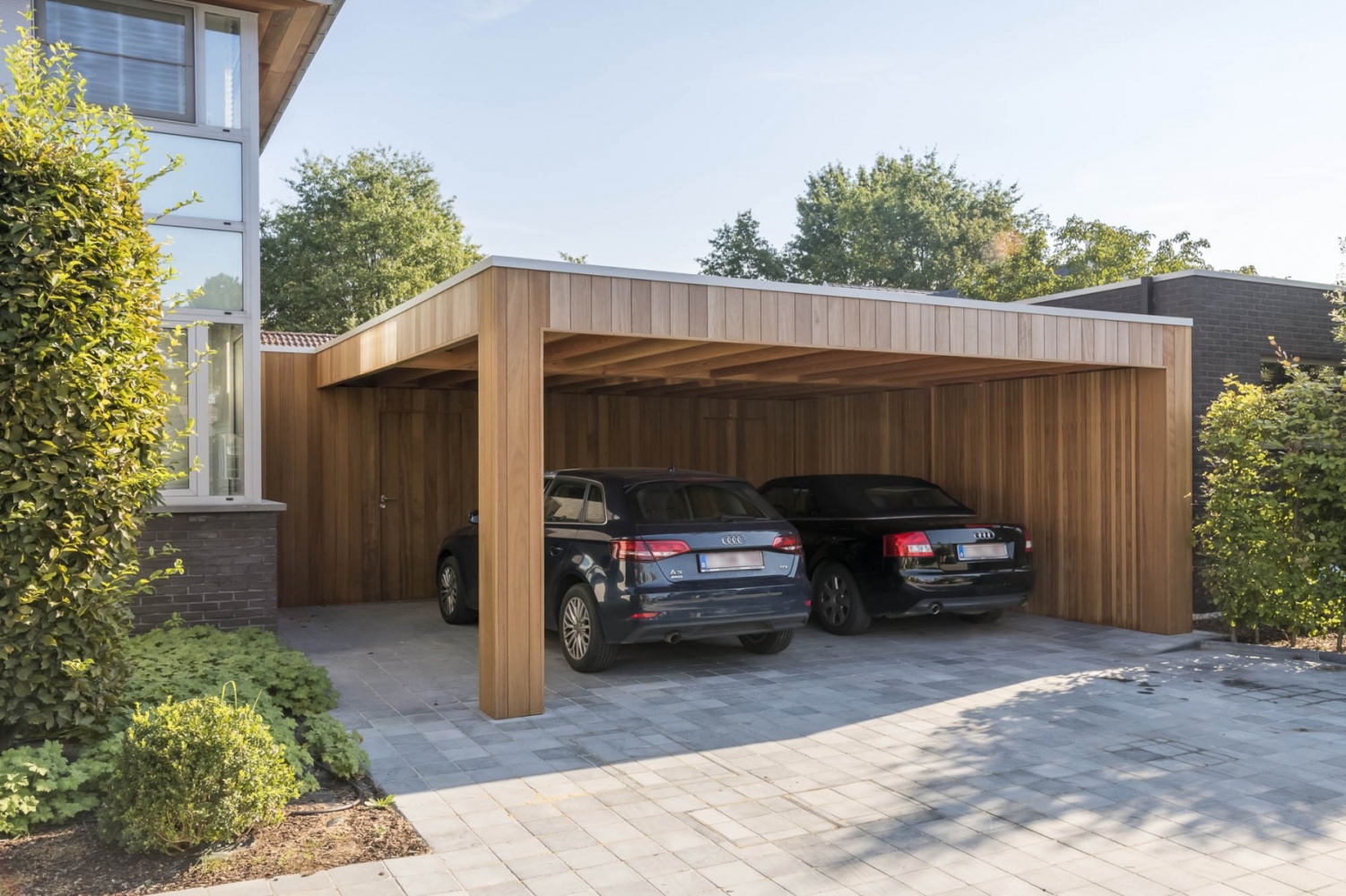 Luxe carport op maat van Woodstar met geïntegreerde berging.