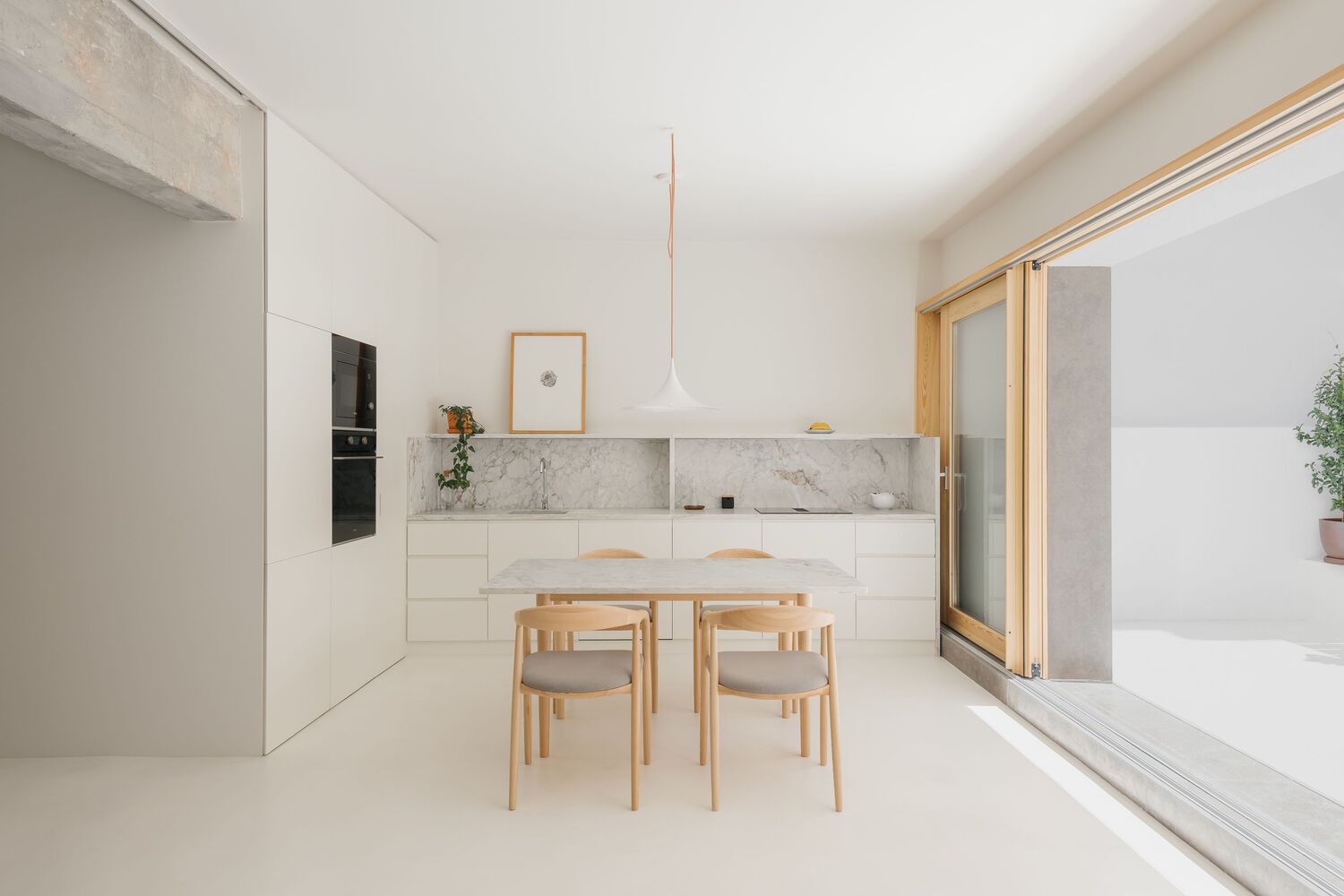 open keuken wit minimalistisch interieur